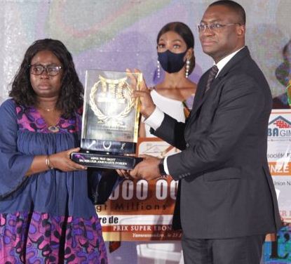 Marcelle Aka, lauréate du Super Prix Ebony 2020 du meilleur journaliste ivoirien