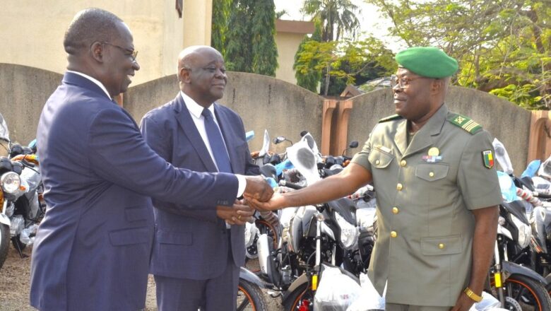 Remise des engins au force de défense et de sécurité