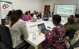 Du 4 au 10 février 2024 se tient la Semaine du développement international (SDI), un événement annuel qui vise à sensibiliser le public canadien aux enjeux du développement durable et à souligner les réalisations des acteurs de la coopération internationale. Cette année, le thème de la SDI est #Viser Les Objectifs, en référence aux objectifs de développement durable (ODD) de l’Organisation des Nations Unies. Parmi les nombreuses activités organisées dans le cadre de la SDI, le dernier forum des partenaires a été l’occasion de célébrer les succès des projets canadiens au Bénin et leur contribution aux ODD. La SDI se poursuit jusqu’au 10 février avec d’autres événements virtuels, en personne et en mode hybride, qui visent à informer, inspirer et engager les Canadiens et les Canadiennes en faveur d’un monde plus juste, plus inclusif et plus prospère. 