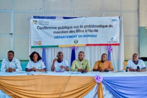 Le projet SWEDD-Bénin  a organisé des séances d'animation de conférence publique sur la problématique du maintien des filles à l'école 