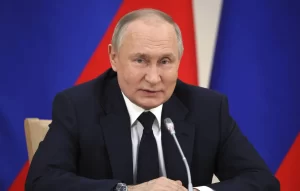 La Russie a récemment qualifié les LGBTQ de « mouvement extrémiste ». Par conséquent, ils risquent 12 ans de prison.