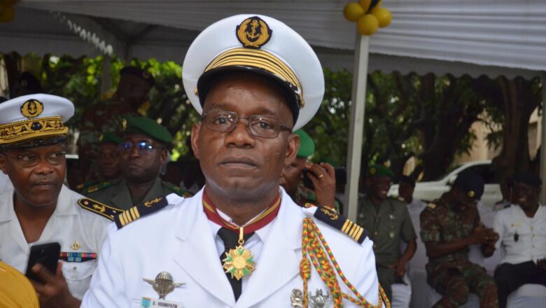 Nouveau chef d'État-major de la Marine nationale béninoise : le capitaine de vaisseau Dossa HOUNKPATIN prend les rênes.