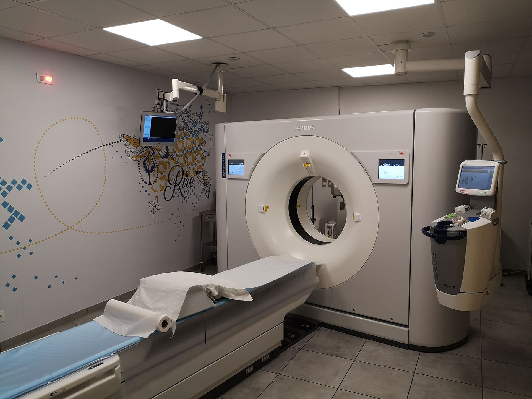 Dotation d'un scanner de haute technologie au CHD de l'Ouémé, un progrès significatif pour le diagnostic médical à Porto-Novo.