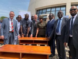 Une initiative conjointe des ambassadeurs d'Allemagne et des États-Unis au Bénin fournit un soutien éducatif crucial et renforce la sécurité 