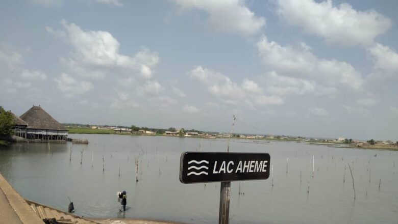 Le Bénin lance la deuxième phase du dragage du lac Ahémé, visant à améliorer la navigation, la pêche et la préservation de l'environnement.