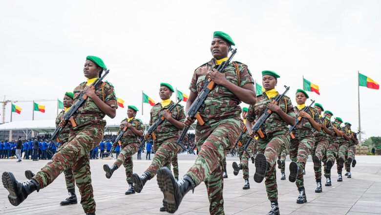 Le Bénin célèbre sa Fêtes d'indépendance avec un défilé militaire mettant en avant l'unité nationale et la coopération internationale.