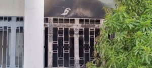 Les flammes ont détruit le bureau de l'inspecteur général du ministère du Commerce, situé au sein du ministère des Mines