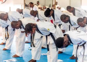 Le Grand Maître Benjamin JOHN forme les instructeurs béninois pour développer le Taekwondo et ancien de futurs champions olympiques.