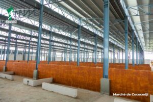  Cococodji se dote d'un marché moderne de 4 hectares, équipé de 2000 places et offrant un cadre idéal pour les commerçants et les clients.