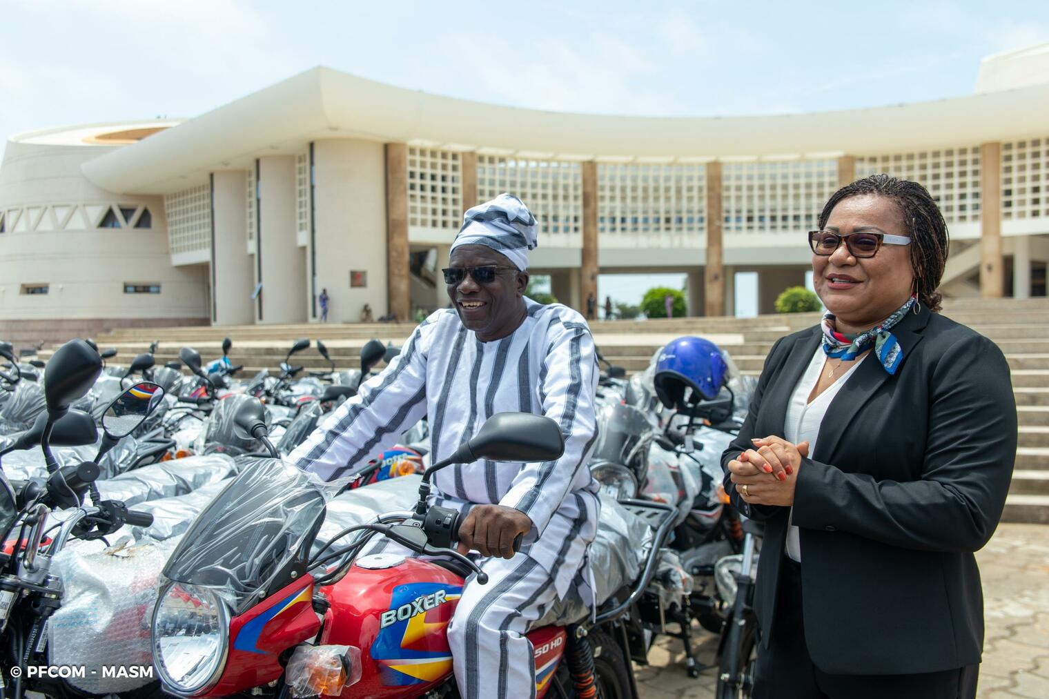 Le Bénin fait un pas de géant vers l'égalité de genre grâce à un important don de matériel aux ministères concernés