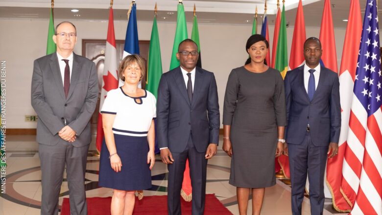 Le Ministre Shegun Bakari, a accueilli les lettres de créance de la nouvelle Ambassadrice de la France, Mme Nadège CHOUAT,