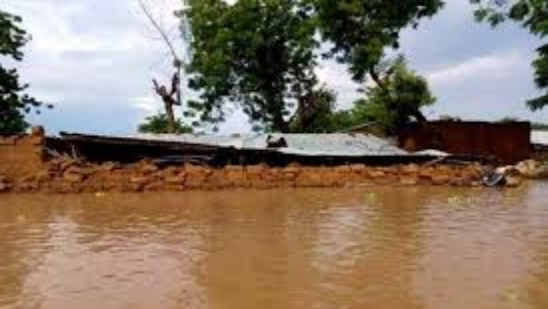 Drame : Les pluies diluviennes au Bénin causent des inondations meurtrières à Nikki, emportant trois jeunes.