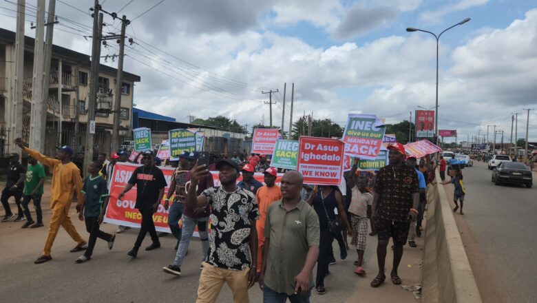 La population de Benin City remet en question la légitimité du gouverneur élu annoncée par la Commission Électorale Nationale Indépendante (INEC).