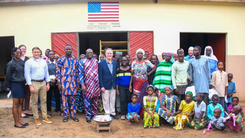 L'Ambassadeur des États-Unis au Bénin, Shukan, a inauguré une nouvelle unité de production de Wangashi à N'Dali,