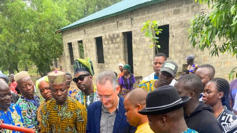 L'ambassadeur des États-Unis au Bénin inaugure deux projets communautaires visant à améliorer la production d'huile de palme