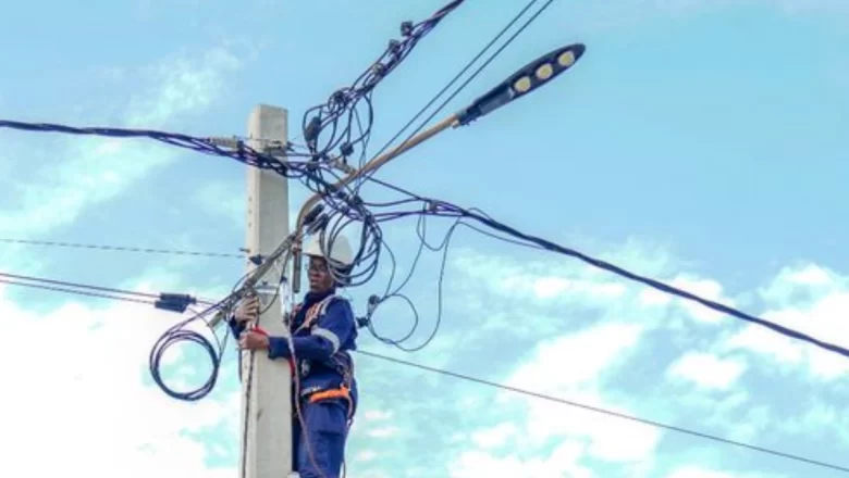 La SBEE annonce des coupures d'électricité le 22 octobre dans plusieurs villes du Bénin pour des travaux de maintenance.