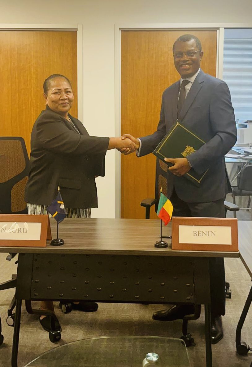 Les ambassadeurs de Nauru et du Bénin ont signé un accord historique le 6 novembre 2024, marquant le début d'une ère de coopération