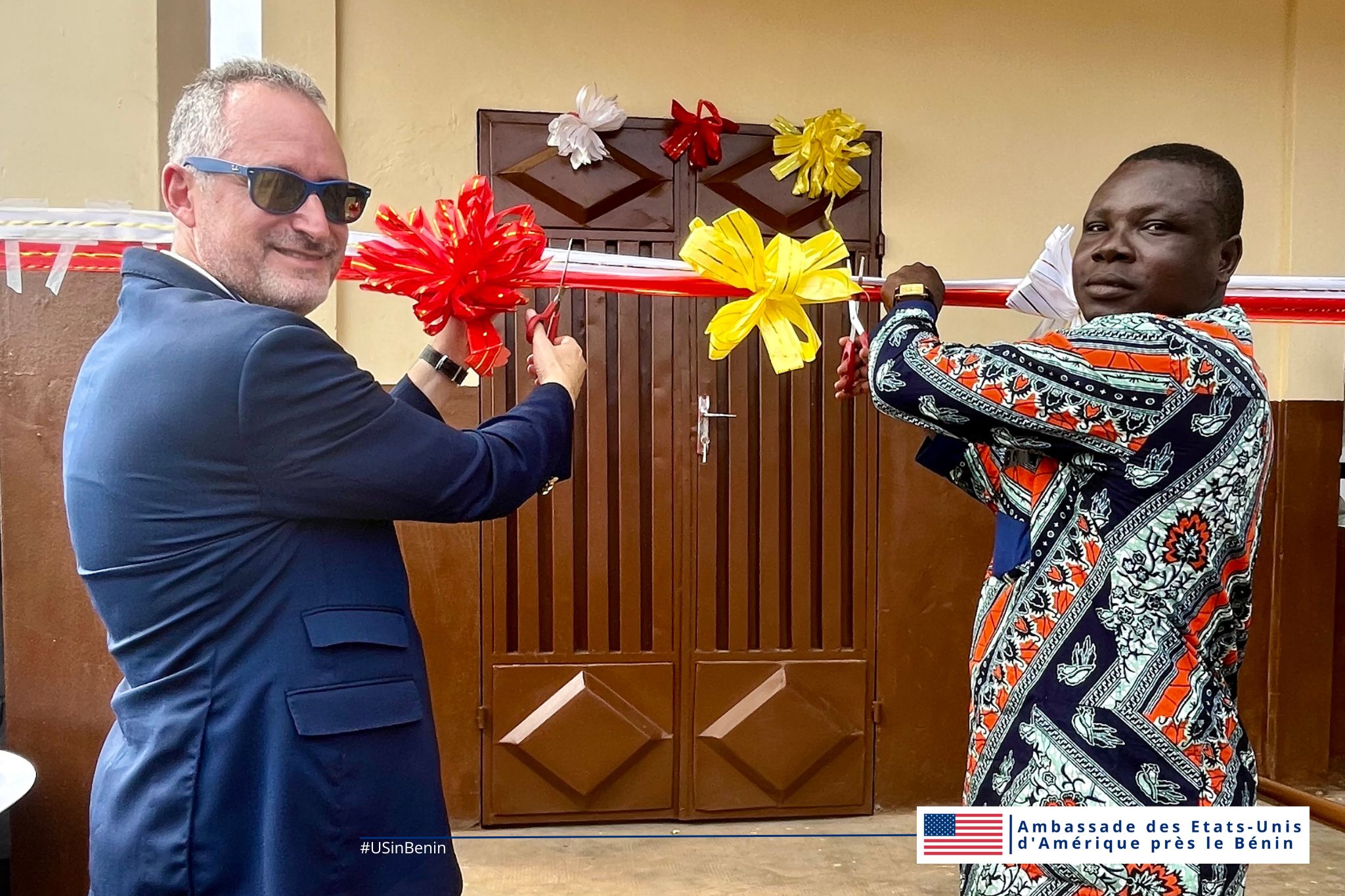 Les États-Unis soutiennent l'éducation au Bénin en finançant une nouvelle salle de classe dans le village de Gouka.