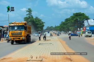 Porto-Novo se modernise : la rénovation de l'axe routier Porto-Novo/Adjarra/Mèdédjonou améliore le cadre de vie des habitants et dynamise l'économie locale.