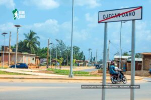 Porto-Novo se modernise : la rénovation de l'axe routier Porto-Novo/Adjarra/Mèdédjonou améliore le cadre de vie des habitants et dynamise l'économie locale.