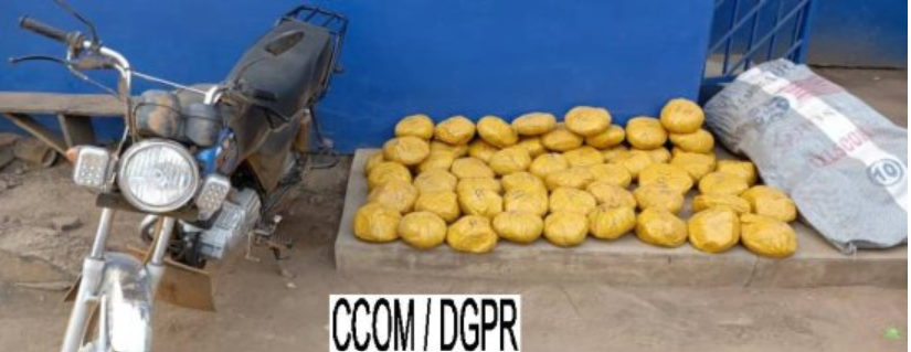 Les forces de l'ordre ont saisi 53 emballages de produits psychotropes destinés à un pays voisin. #Bénin #trafic de drogue #saisie #police