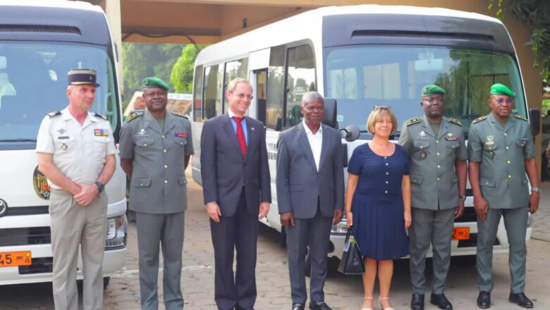 La France renforce sa coopération militaire avec le Bénin en offrant de nouveaux équipements à l'armée béninoise pour lutter contre le terrorisme.