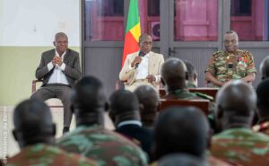 Le Président Patrice Talon visite la caserne de Dessa, rendant hommage aux soldats béninois et célébrant les avancées majeures en faveur des forces armées.