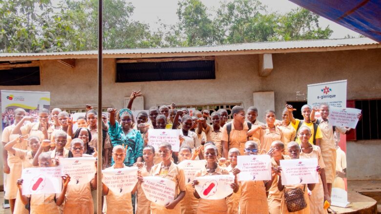 Une séance de sensibilisation sur l’hygiène menstruelle au CEG Yoko, dans le cadre du projet E-Giénique, visant à éduquer