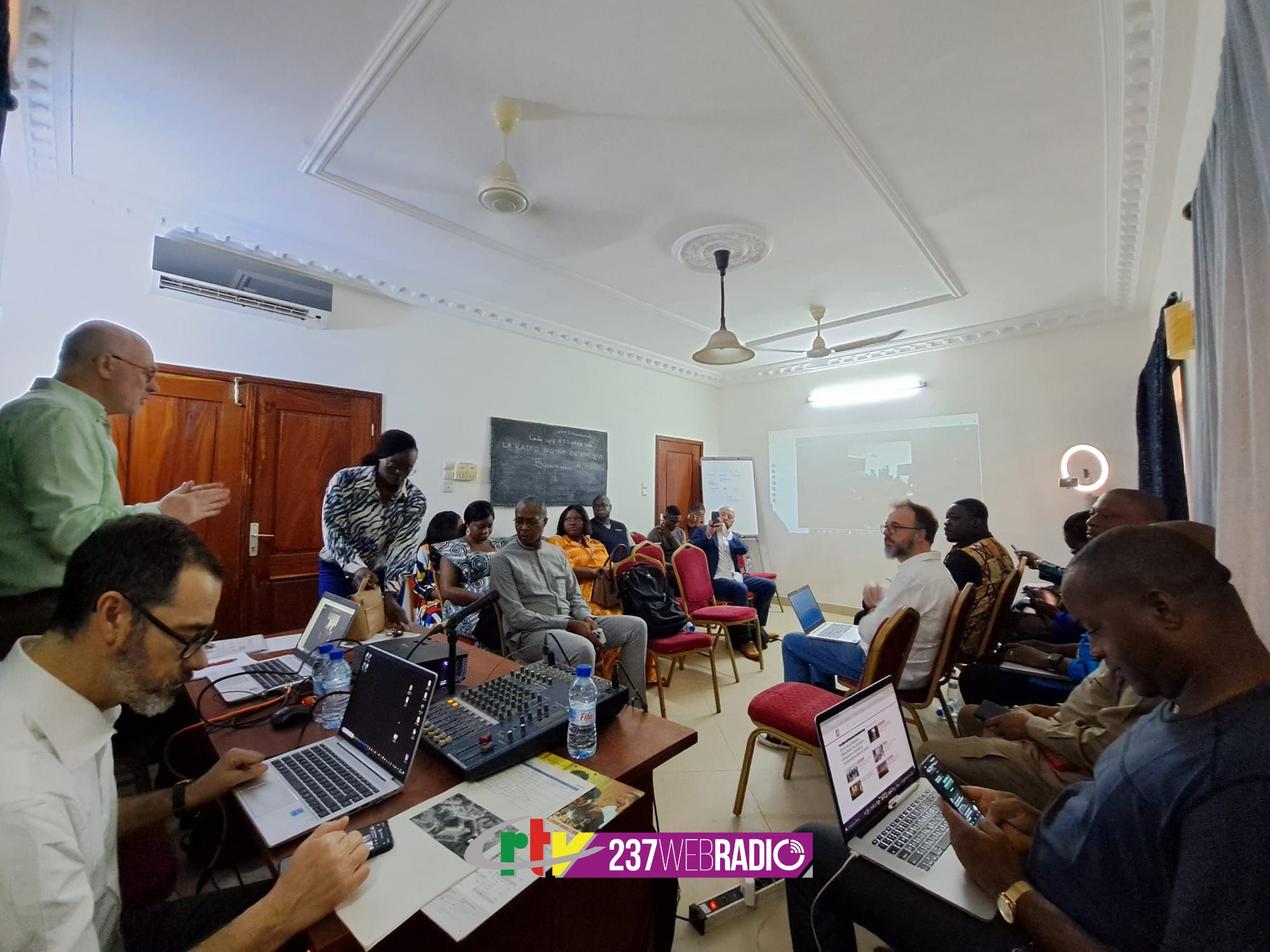 Un atelier organisé à Cotonou par le CIRTEF et l’URTI explore les opportunités de la radio numérique en Afrique,