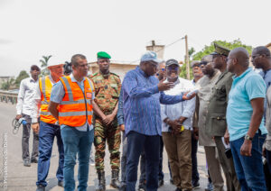 Le ministre Jacques Ayadji entreprend une tournée des infrastructures routières du Bénin, transformant chaque étape en dialogue 