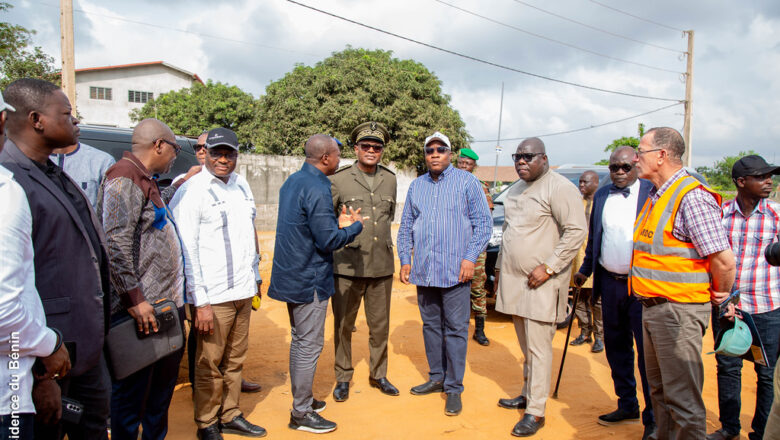 Le ministre Jacques Ayadji entreprend une tournée des infrastructures routières du Bénin, transformant chaque étape en dialogue