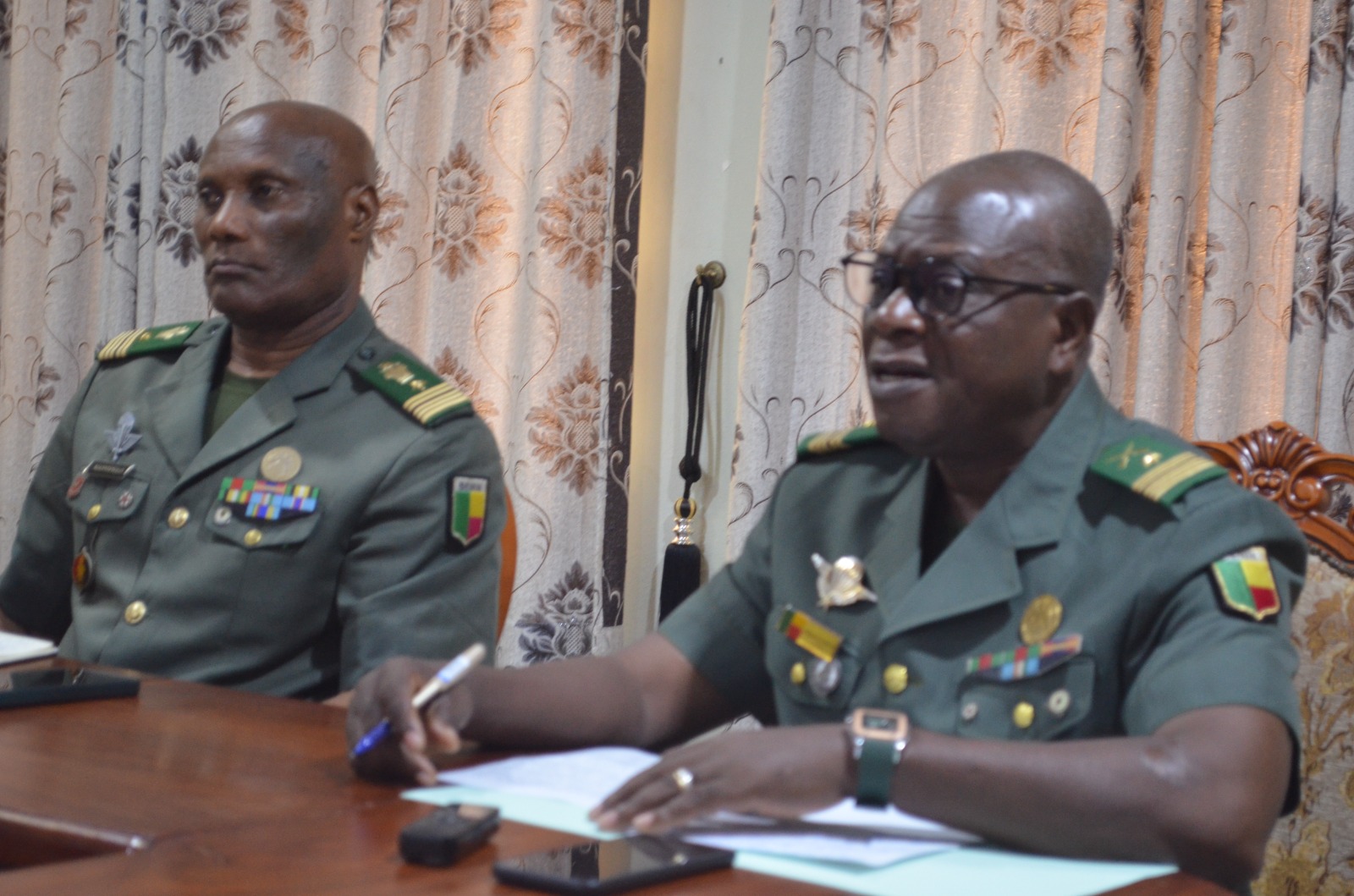 Le Bénin lance une initiative pour soutenir psychologiquement ses militaires en zones de conflit, marquant un tournant fondamental