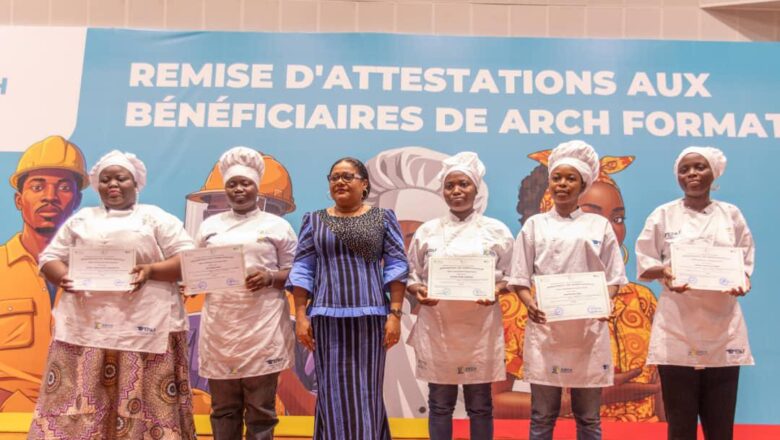 Dans le cadre du projet ARCH, 3 371 artisans du Bénin ont reçu des attestations de fin de formation à Cotonou,