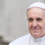 Alors que le Souverain Pontife, à 88 ans, affronte une complexe infection polymicrobienne, la foi et la résilience restent au cœur