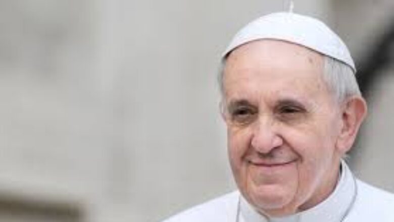 Alors que le Souverain Pontife, à 88 ans, affronte une complexe infection polymicrobienne, la foi et la résilience restent au cœur