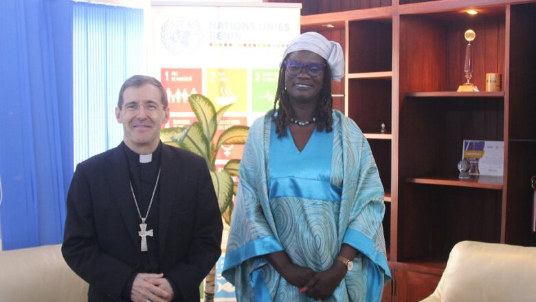 Aminatou Sar (UNBénin) et Mgr Rubén Darío Ruiz Mainardi, nouveau Nonce apostolique(Vatican), ont échangé sur les enjeux du développement