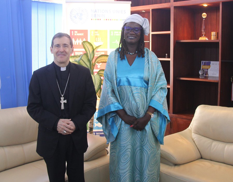 Aminatou Sar (UNBénin) et Mgr Rubén Darío Ruiz Mainardi, nouveau Nonce apostolique(Vatican), ont échangé sur les enjeux du développement