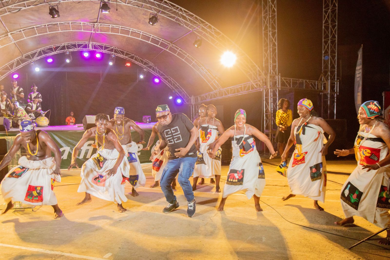 Le Festival International Non é Zan à Cotonou célèbre la fête des Mères avec quatre jours de festivités et d'hommages,