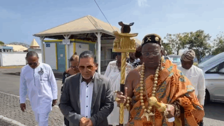 Le Roi Akati II du Bénin visite la Guadeloupe, célébrant la mémoire de l'abolition de l'esclavage et renforçant les liens culturels