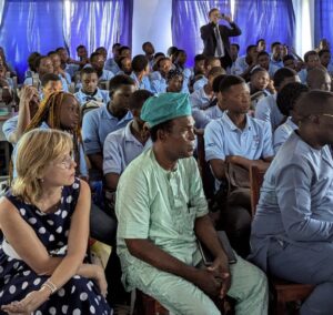 À Cotonou, l'Ambassade de Russie relie mémoire de la Victoire 1945 et bourses d'études pour étudiants béninois,