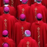 Les secrets et le rituel millénaire du conclave, ce processus solennel et rigoureux au cœur du Vatican pour élire le nouveau pape.