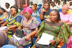 À Cotonou, les sages-femmes, gardiennes de vie, ont été célébrées pour leur rôle indispensable en crise et leur combat pour la santé 
