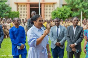 Porto-Novo : la Ministre Véronique Tognifodé a visité un lycée et la DEC pour mettre l'accent sur l'excellence et garantir la préparation