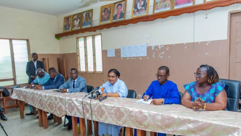 Porto-Novo : la Ministre Véronique Tognifodé a visité un lycée et la DEC pour mettre l'accent sur l'excellence et garantir la préparation