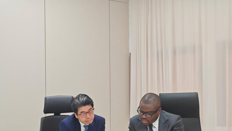 Le Bénin et le Japon renforcent leur partenariat économique avec la première visite du gouverneur de la JBIC, ouvrant la voie à des investissements massifs dans les infrastructures, l'agriculture et l'énergie renouvelable.