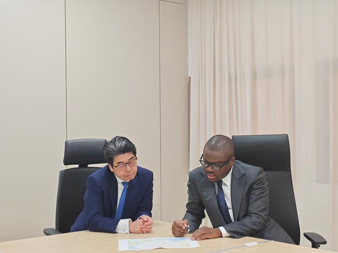 Le Bénin et le Japon renforcent leur partenariat économique avec la première visite du gouverneur de la JBIC, ouvrant la voie à des investissements massifs dans les infrastructures, l'agriculture et l'énergie renouvelable.