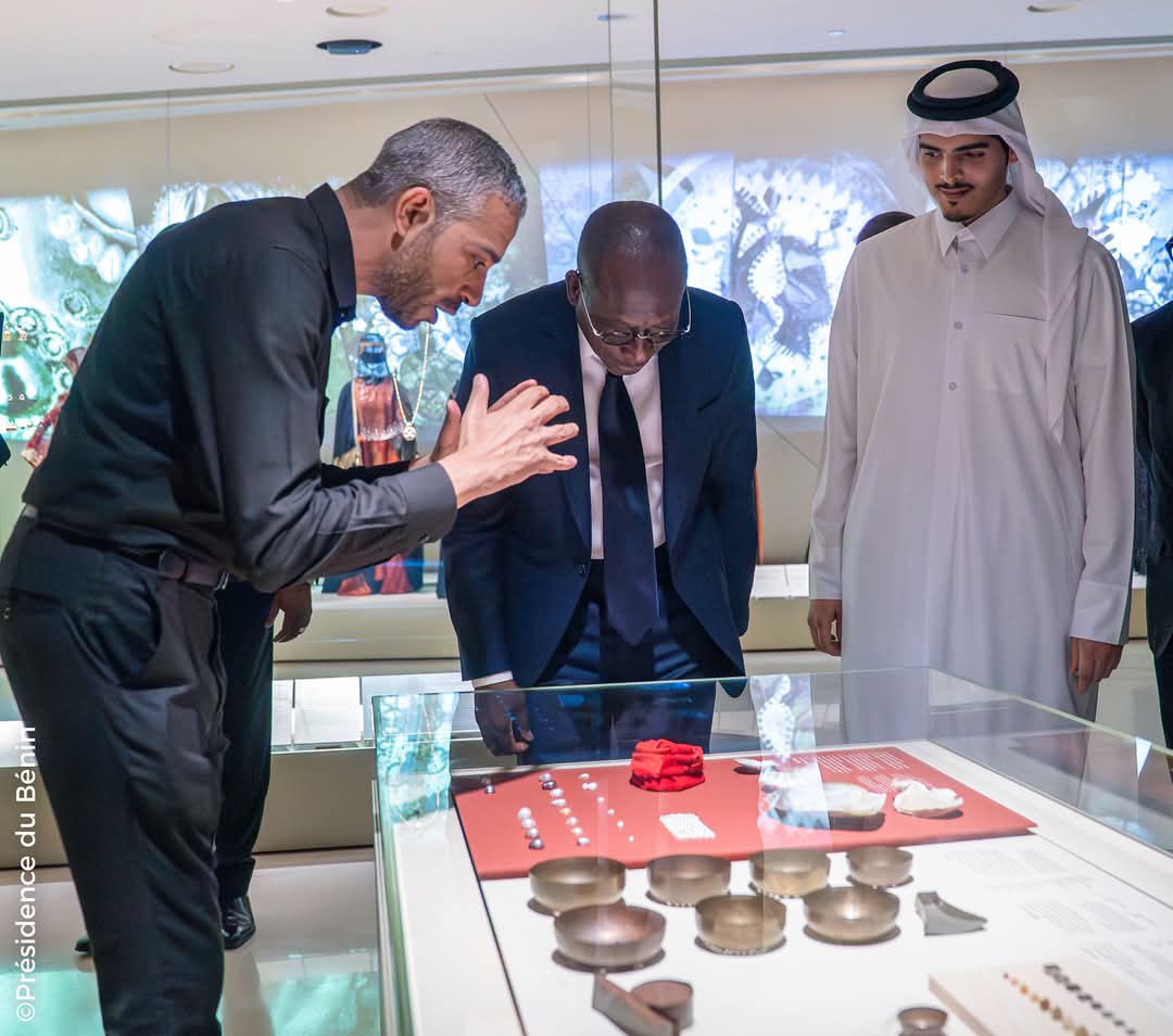 La visite du président Patrice Talon au Musée National du Qatar scelle un partenariat culturel historique, promettant des échanges fructueux
