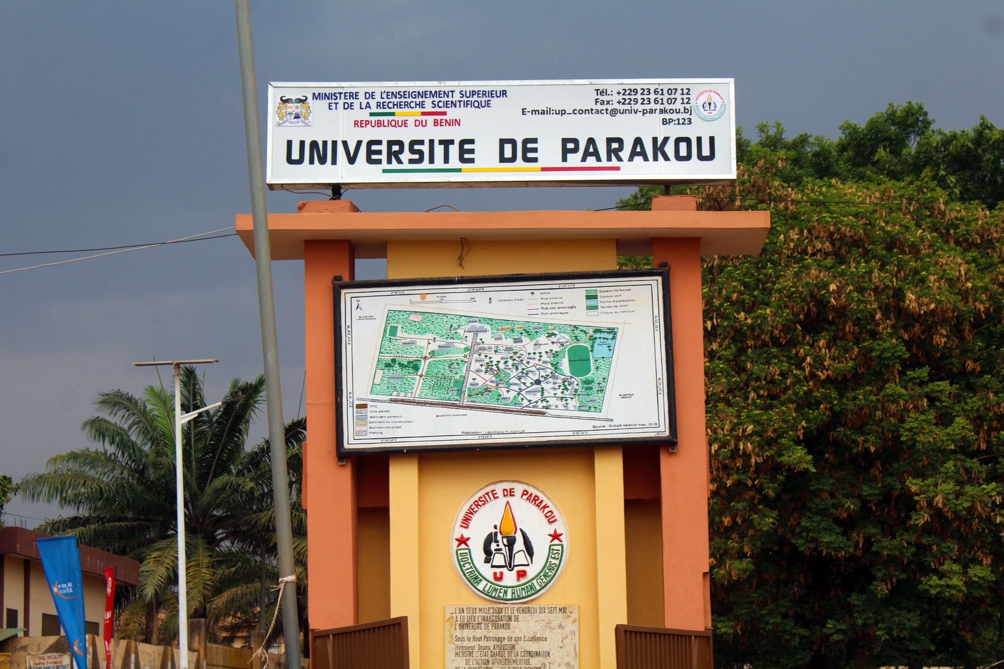 À l'Université de Parakou, seulement 6 étudiants sur 2482 ont validé leur première année en LMD, soulevant un débat crucial sur le système éducatif béninois.