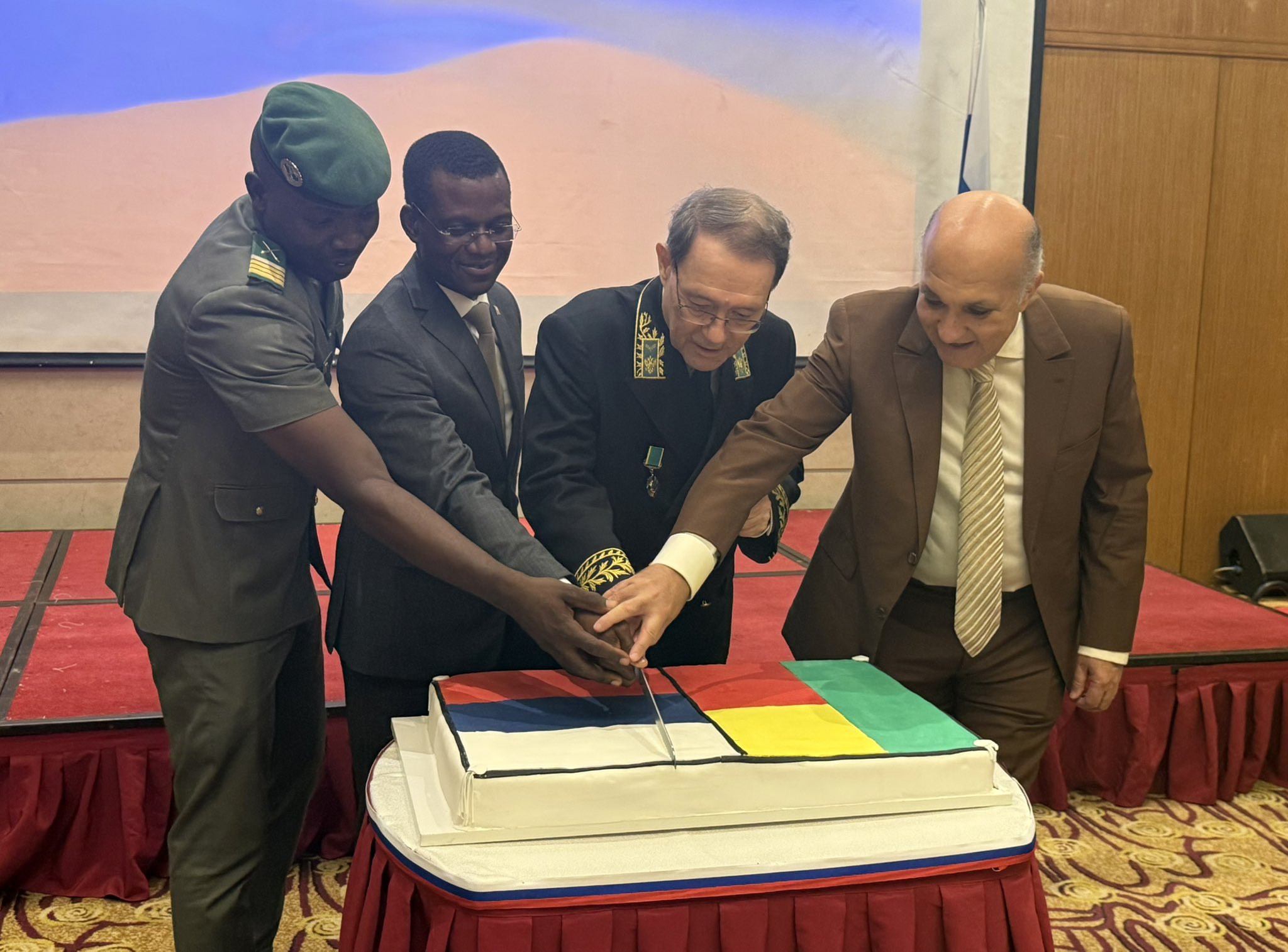 La somptueuse célébration de la Journée de la Russie à Cotonou, où l'amitié russo-béninoise s'est renforcée, promet un avenir de coopération dynamique dans l'éducation, le commerce et la culture.