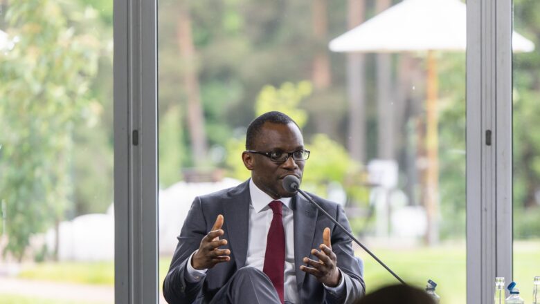 Le Bénin, représenté par son ministre Olushegun Adjadi Bakari aux Kultaranta Talks 2025, plaide pour un multilatéralisme inclusif et réformé, affirmant son rôle croissant sur la scène internationale.